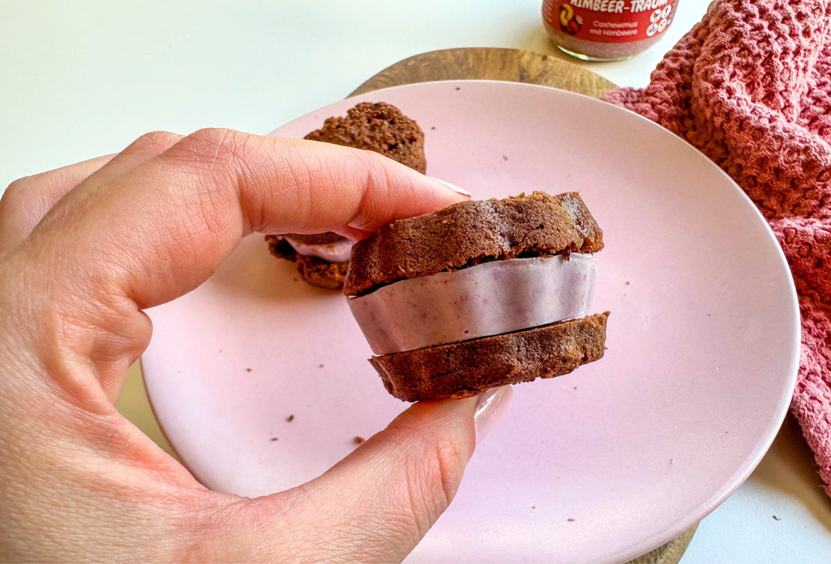 Schoko-Himbeer-Eis-Sandwiches